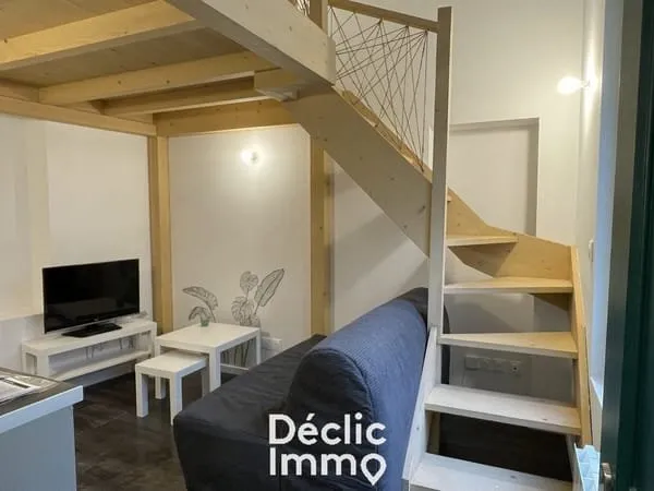 À VENDRE  Studio meublé rénové à deux pas de la cathédrale d'Orléans