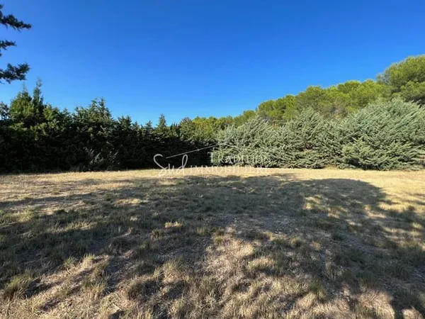 Terrain 900 m²