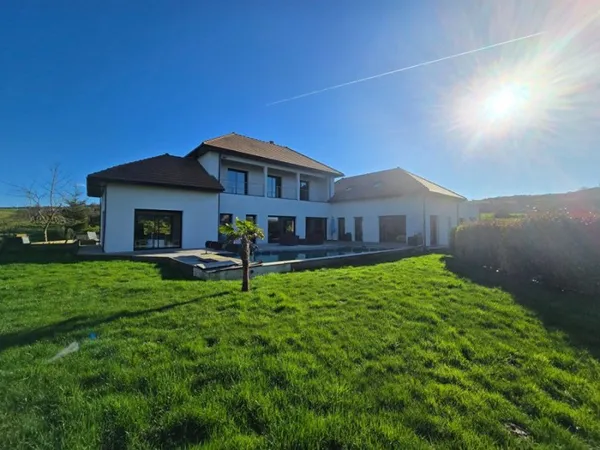 Maison 10 pièces 252 m²