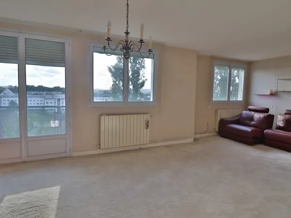 TROYES - APPARTEMENT T4 LUMINEUX