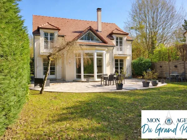 Superbe maison familiale de 206m2 au sol + Caves surr terrain de 1110m2 face foret - Magny Les Hamea