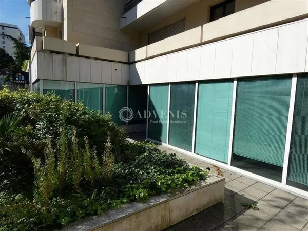 Bureau 2 pièces 220 m²