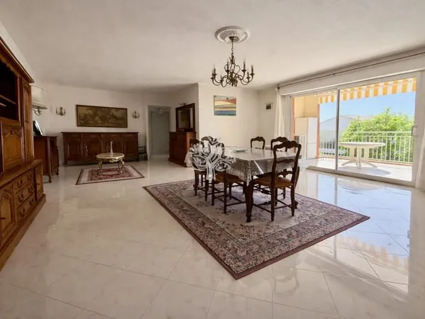 SUPERBE APPARTEMENT T4 SANARY SUR MER AVEC TERRASSE ET GARAG