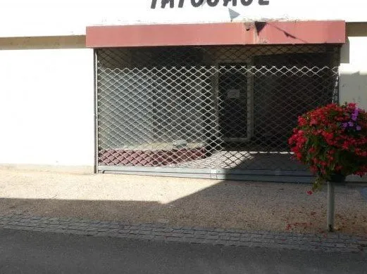 LOCAL COMMERCIAL