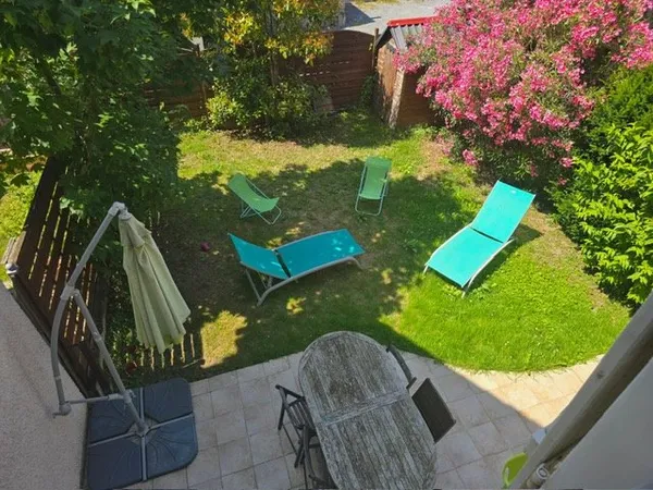 Maison T 5 avec jardin et garage attenant