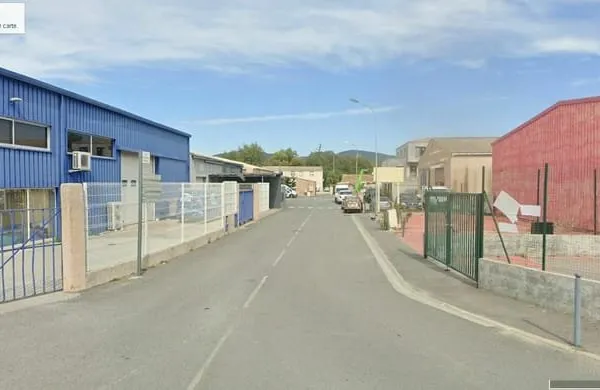 Local 740 m²
