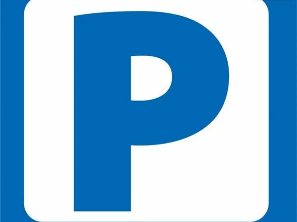 Emplacements parking face gare sncf voiron