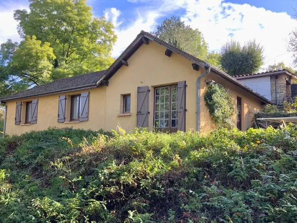 Maison en pierre du 18 ème siècle avec sa dépendance et sa p