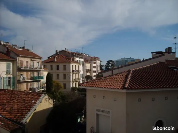 Hyeres gambetta 80m2 plein centre dernier etage ensoleille belle vue