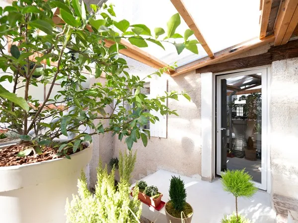 Maison de village rénovée avec terrasse et garage