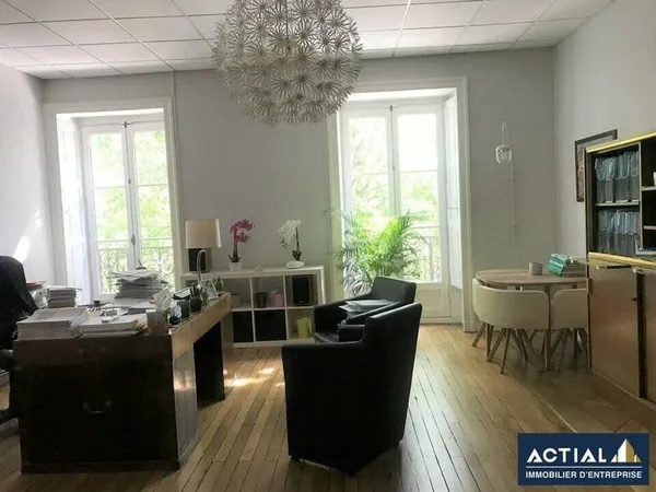 Bureaux 238 m²