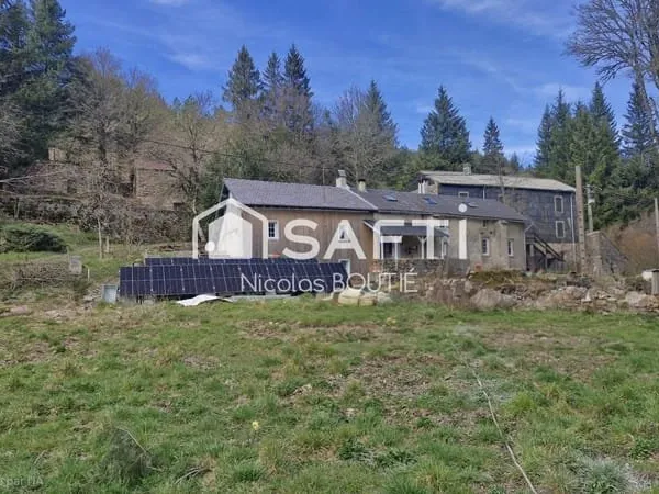 Maison en pierre avec terrain en bord de rivière