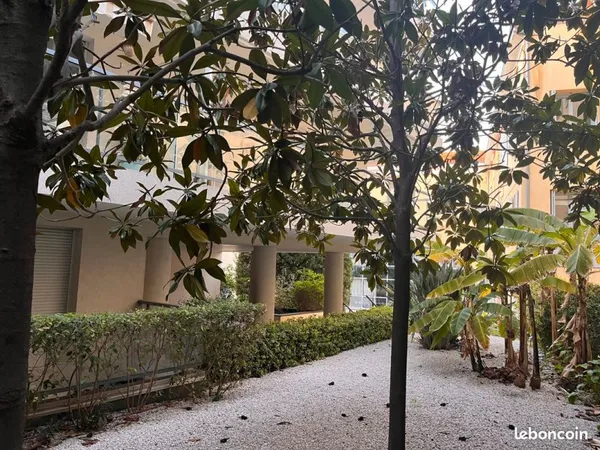 Coup de coeur en plein coeur d'Antibes - 3P avec terrasse au calme absolu, très recherché