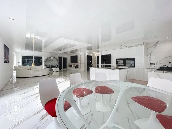 Maison 6 pièces 205 m²