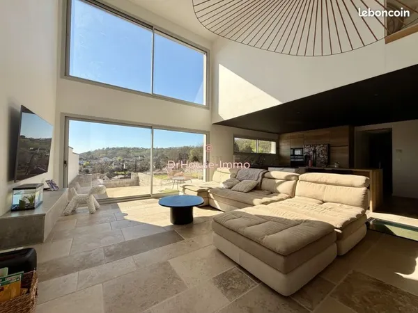 Propriété 5 pièces 144 m²