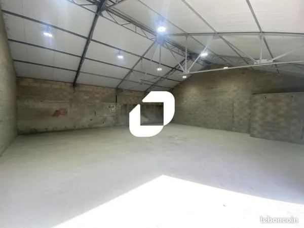 Local industriel 220 m²