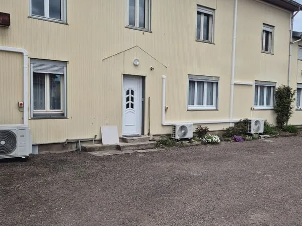 Appartement rénové 3 pièces beaucoup de charmes proches de toutes Commodités