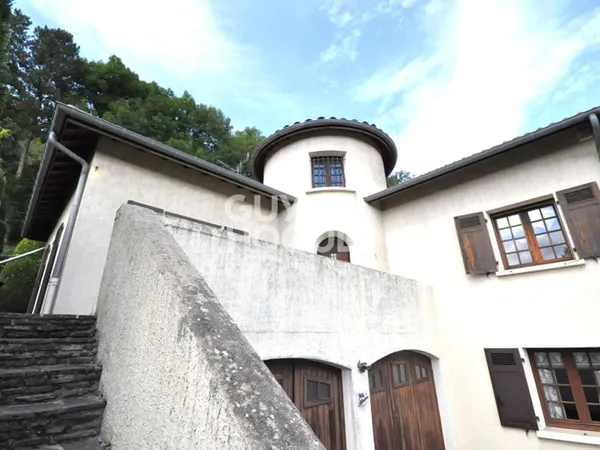 Maison à Saint Symphorien Sur Coise de 198 m² sur un terrain de 1054 m²