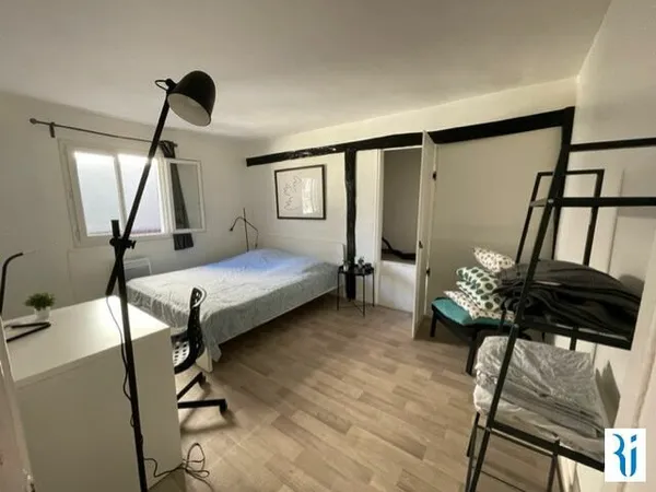 A COTE DE LA FAC DE DROIT - rue Duguay Trouin - F2 MEUBLE de 32,45 m²