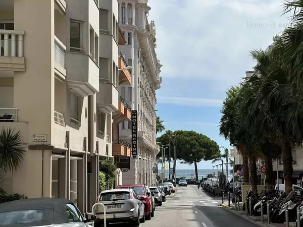 EXCLUSIVITÉ - CANNES - RUE PASTEUR - À 100 MÈTRES DE LA CROISETTE