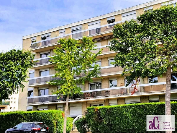 L'HAY LES ROSES - 2 Pièces avec Balcon, Box et Cave - Proche RER
