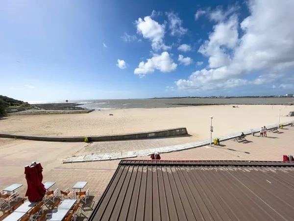 Appartement 2 pièces avec terrasse et vue mer - à deux pas de la plage