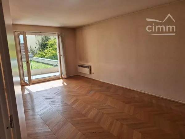 VENTE 3 PIECES AVEC BOXE VOITURE  ROMAINVILLE