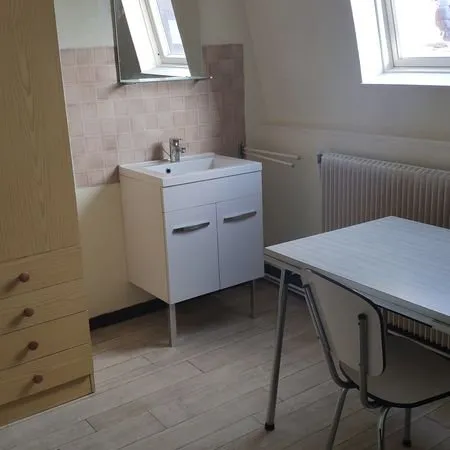 Chambre meublée
