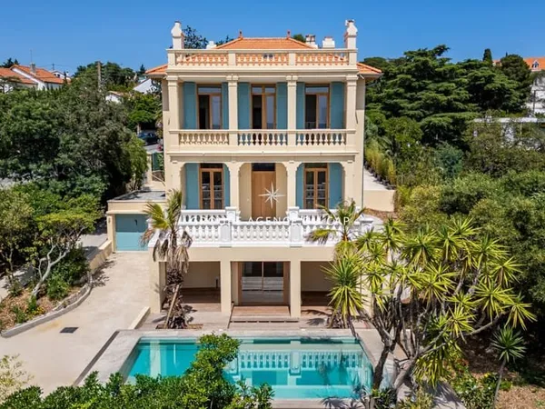Saint Raphaël villa vue mer proche Centre ville.
