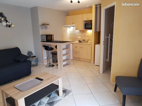 Beau studio avec parking