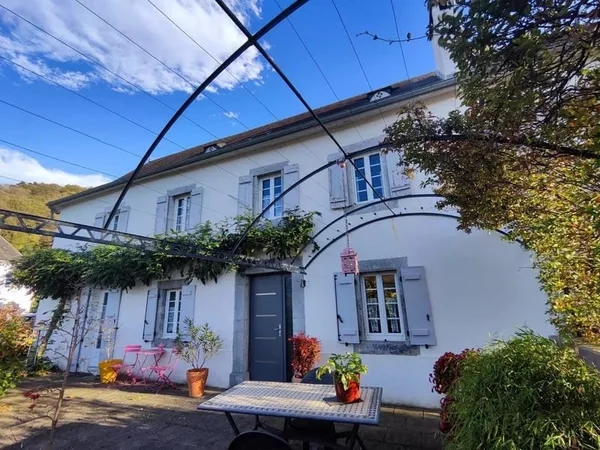 Charmante maison familliale avec jardin à une heure de la station de ski La Pierre Saint Martin