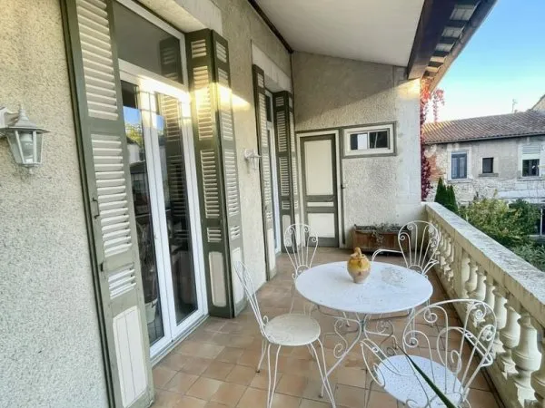 Appartement T3 spacieux avec terrasse, centre-ville
