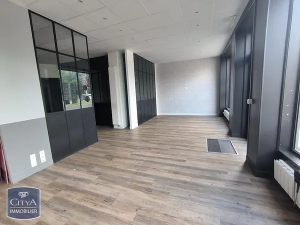 Local commercial 1 pièce 90 m²