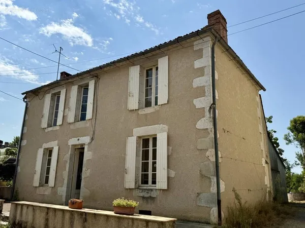 Duras - Maison de village de 4 chambres avec jardin et grange attenante