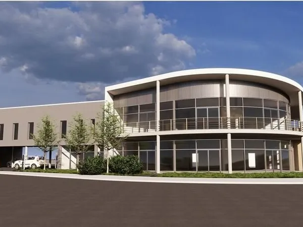 A LOUER, SAINT GILLES CROIX DE VIE, ZONE DYNAMIQUE, CELLULE de 202 m2 à aménager partiellement