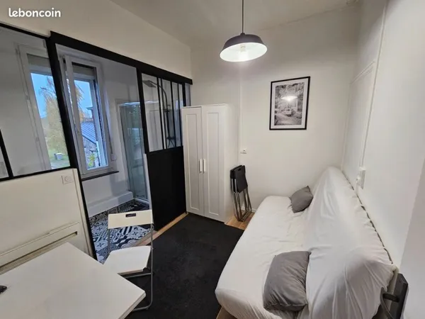 Beau studio meublé