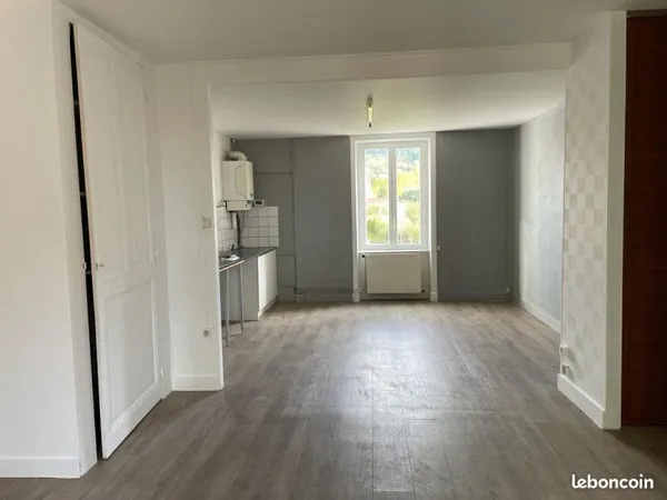 À louer - Charmant appartement 3 pièces de 68 m² avec jardinet à Thizy-les-Bourgs