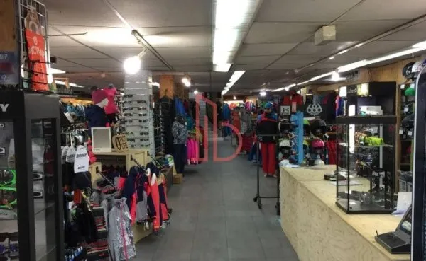 Local commercial 1040 m²