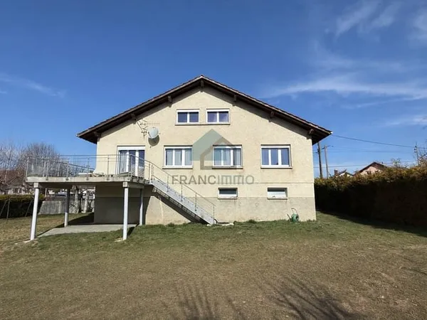 CHARQUEMONT - MAISON SUR SOUS-SOL AVEC DEPENDANCES