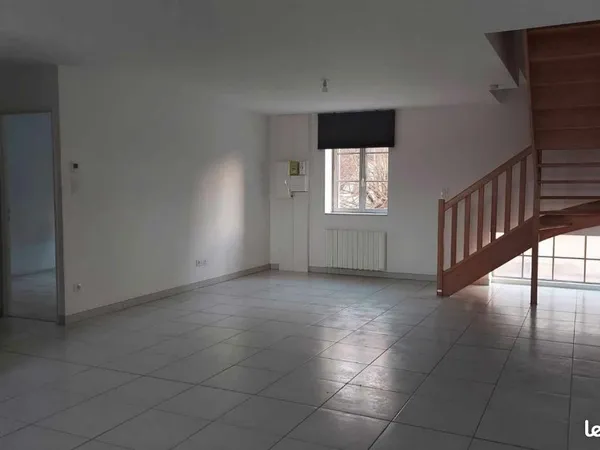 Bel Appartement T4 en Duplex - 90 m² - Gergy