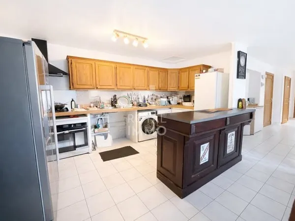Appartement spacieux de 100 m2 avec fort potentiel
