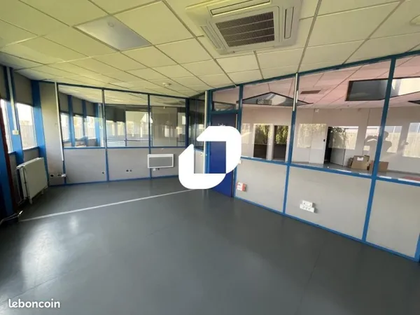 Bureau 250 m²