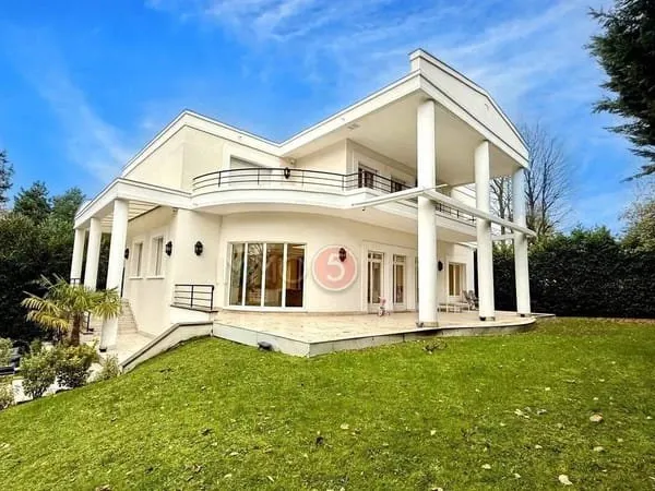 Villa 10 pièces 650 m²
