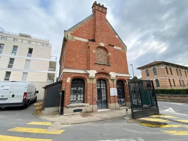 Maison indépendante en RDC+ 2 niveaux sur sous-sol à usage de bureaux de 112 m² à Boulogne Billancou