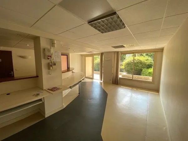 Bureau et espace de travail Vente Brive-la-Gaillarde  190m² 318000€