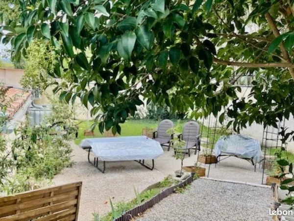 Meublé d'été, 2027, terrasse, jardin, piscine : 2027