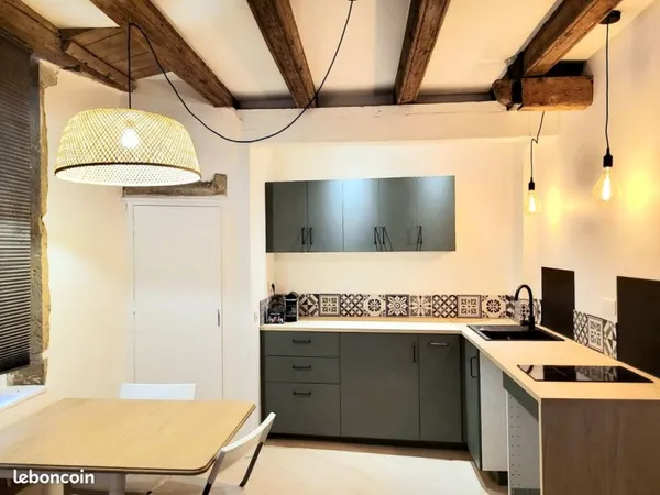 Vieux Lyon - Grand studio rénové, calme et tout équipé à deux pas de Bellecour et du métro D libre d