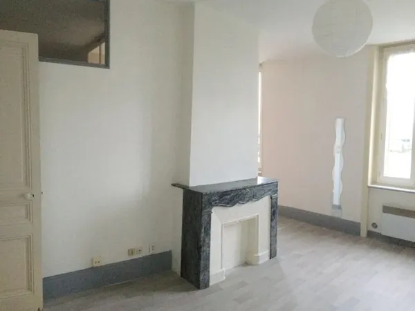 T2 à louer 30 rue Arago 350 + ch. 15 - non meublé - dans petite copro - quartier calme Fauriel / Vil