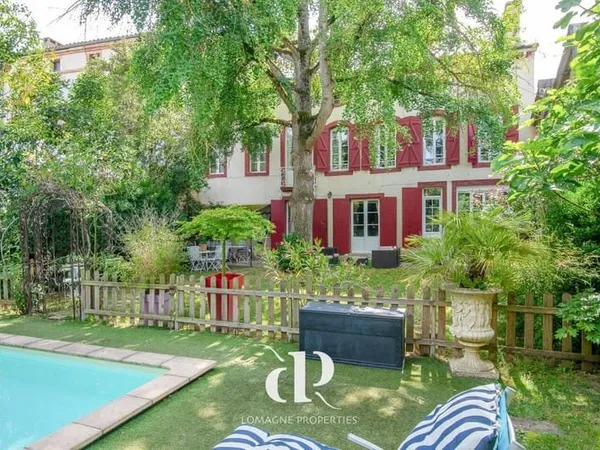Maison 9 pièces 346 m²