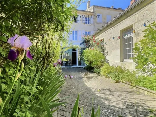 BELLE MAISON DE VILLE - Saintes Rive Gauche (réf.11518)